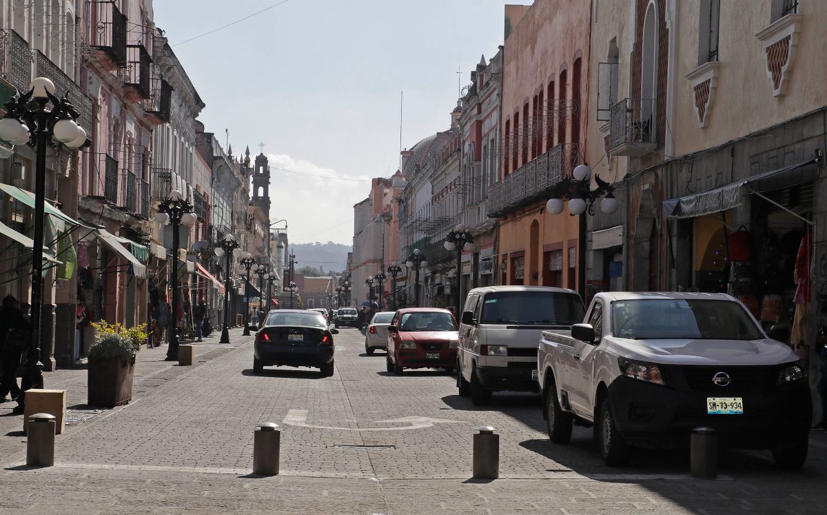 Aspectos de la calle 6 Oriente en Puebla | Agencia Enfoque