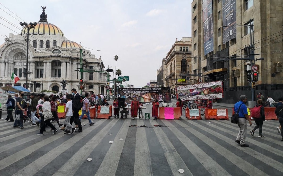 Autoridades recomiendan a automovilistas utilizar la avenida Hidalgo como alternativa. | Jorge Becerril