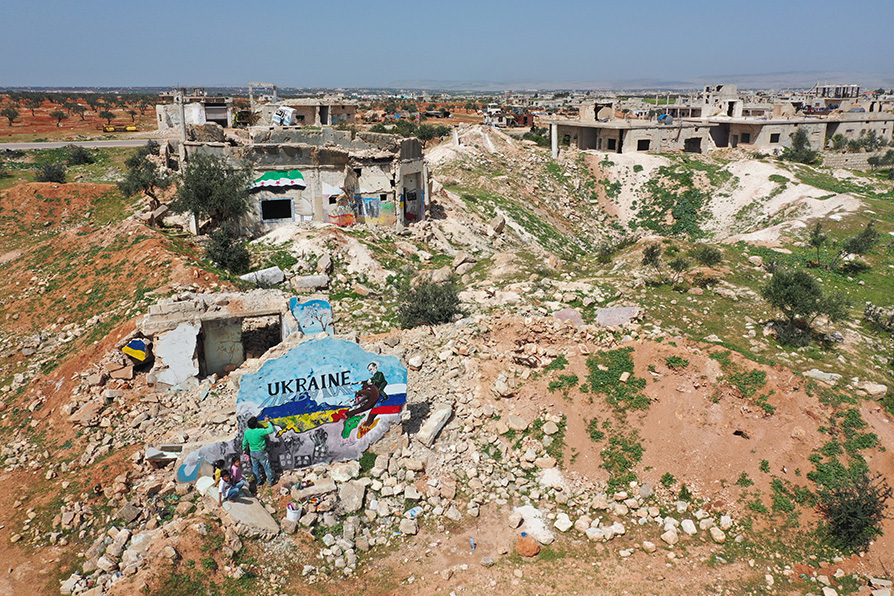 Cinco murales con dibujos sobre la invasión rusa a Ucrania se esparcen por la ciudad noroccidental siria de Idlib. |EFE