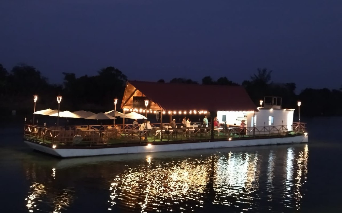 Presentan nuevo restaurante flotante sobre el río Pánuco