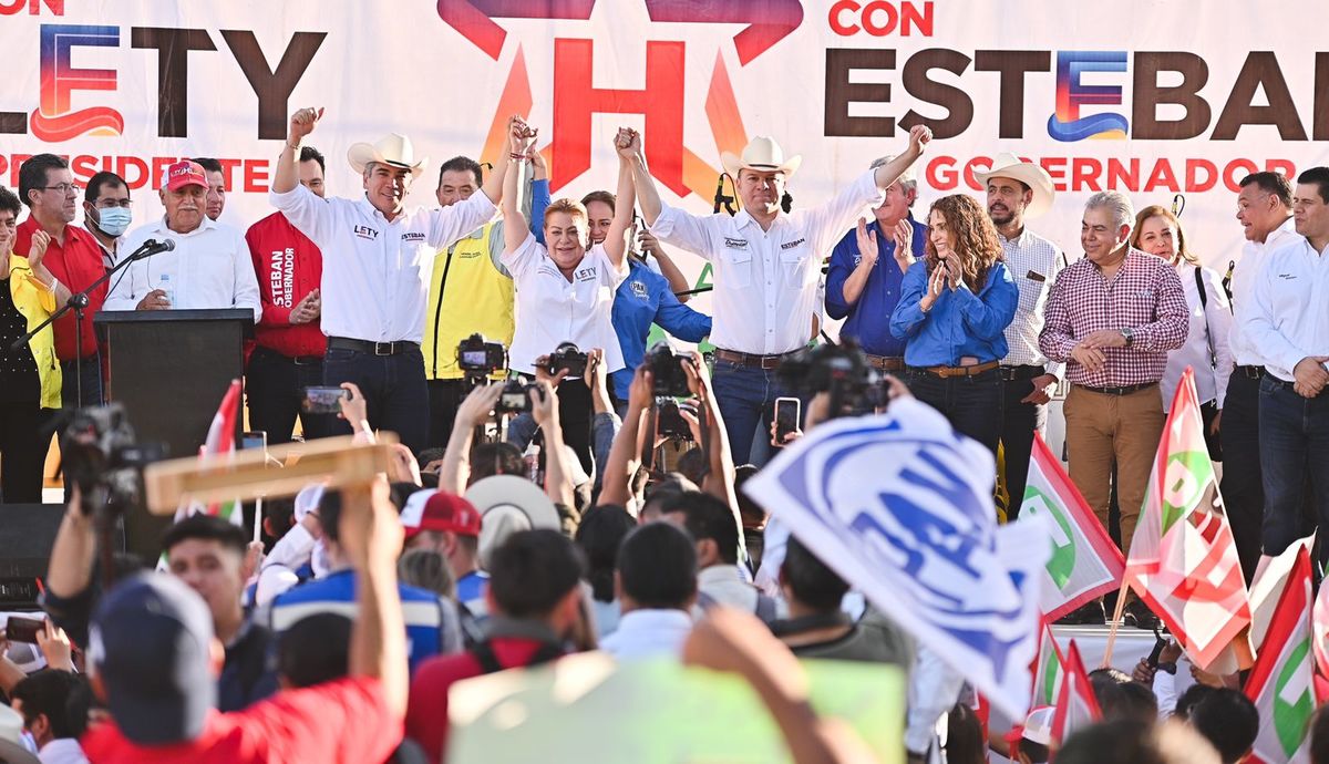 Esteban Villegas acompañó a Leticia Herrera en su arranque de campaña. | Especial