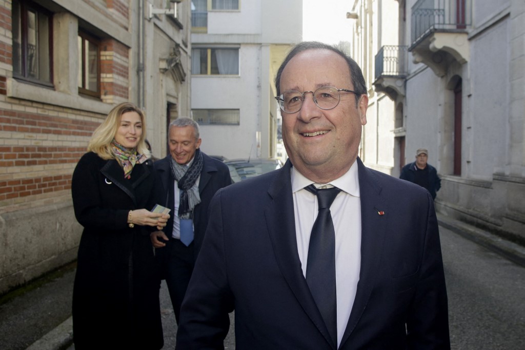 François Hollande, ex presidente de Francia, reiteró su voto hacia Emmanuel Macron. (AFP)