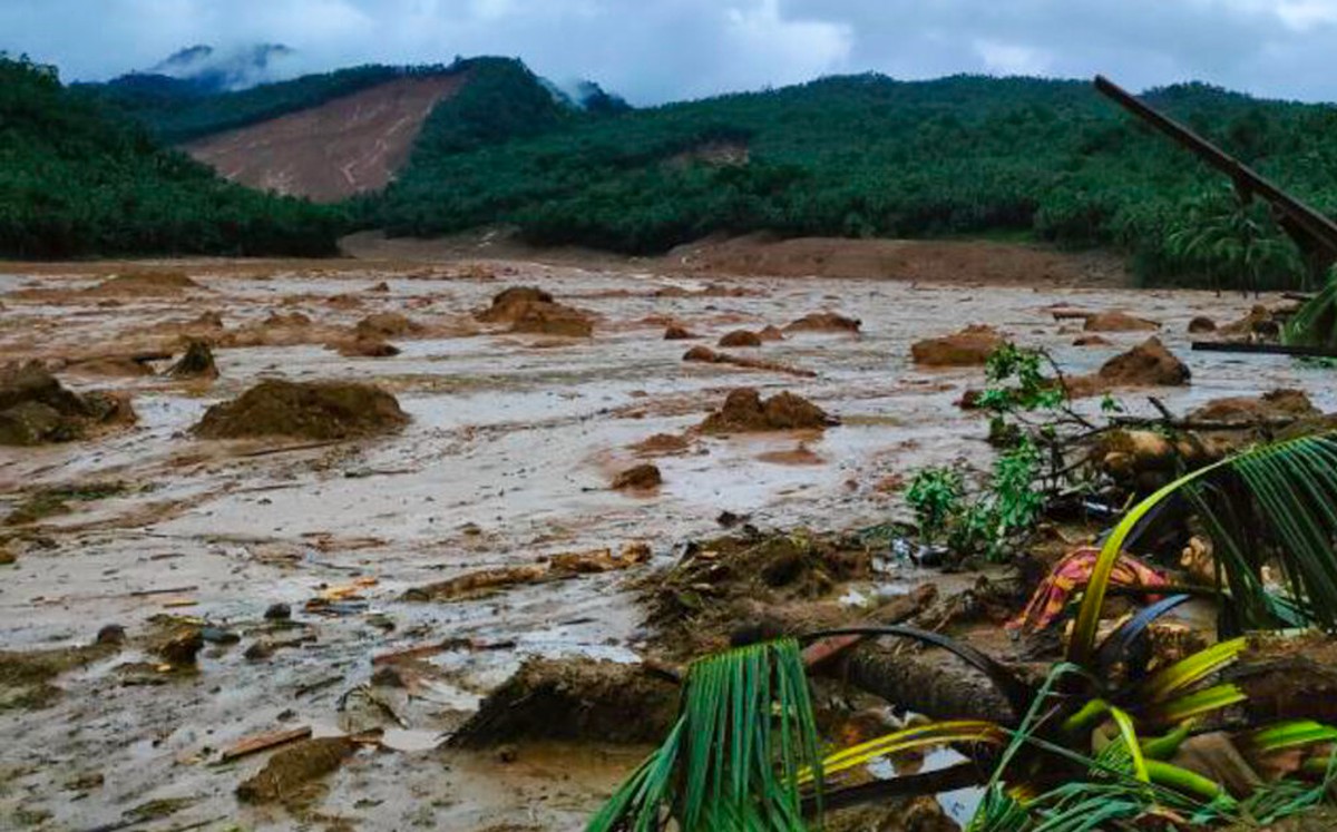 Inundaciones, deslaves matan a al menos 25 en Filipinas
