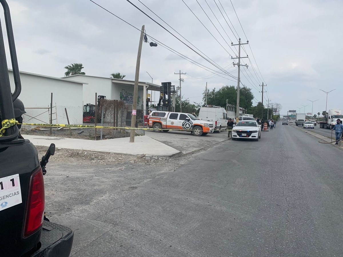 Investigan terreno en carretera a Laredo tras desaparición de Debanhi Escobar. Foto: Pedro Delgado.