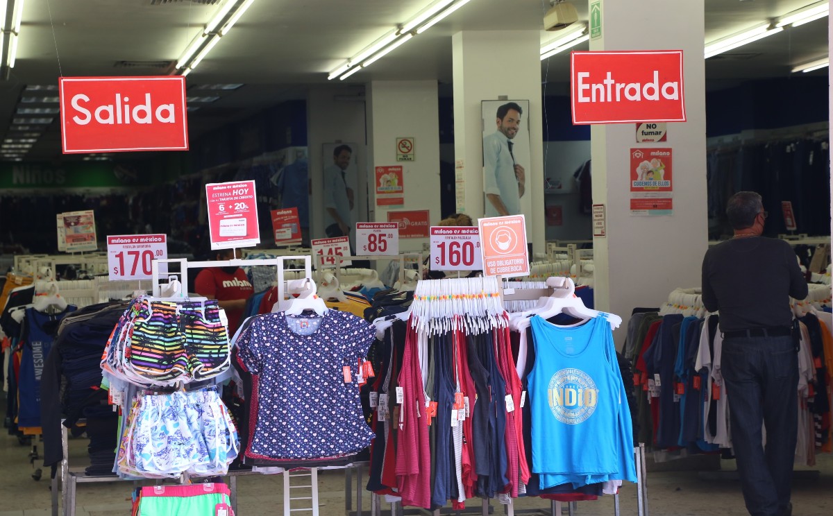 Negocios en la zona centro de Tampico relajaron las medidas anti covid. | Foto: Yazmín Sánchez