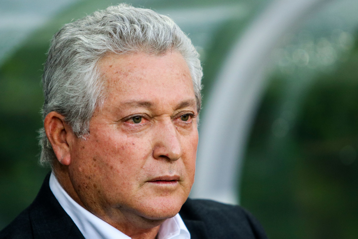 El regreso de Víctor Manuel Vucetich ante la afición de Chivas (Imago7)