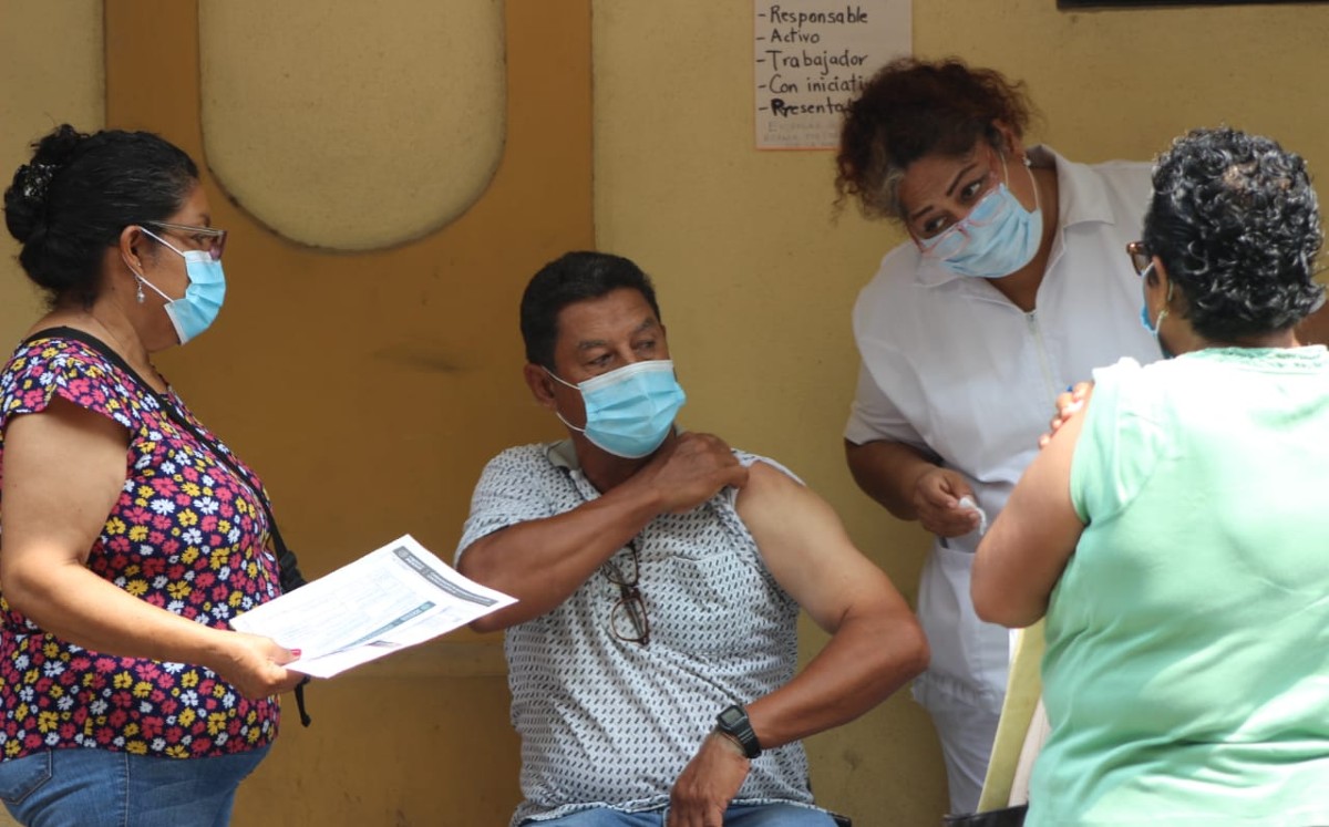 Continuará IMSS y Sector Salud campaña de vacunación covid: Tamaulipas
