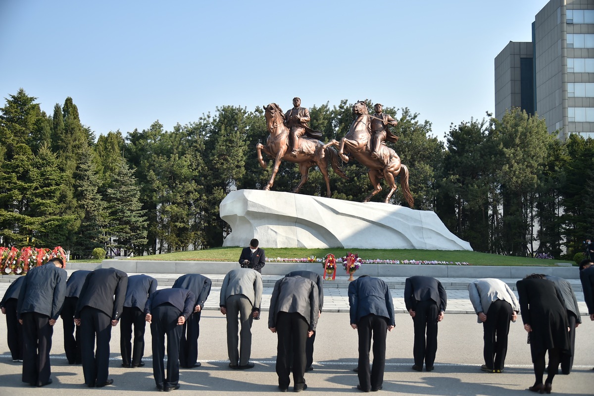 Corea del Norte celebró el viernes los 110 años del natalicio de Kim Il Sung | AFP
