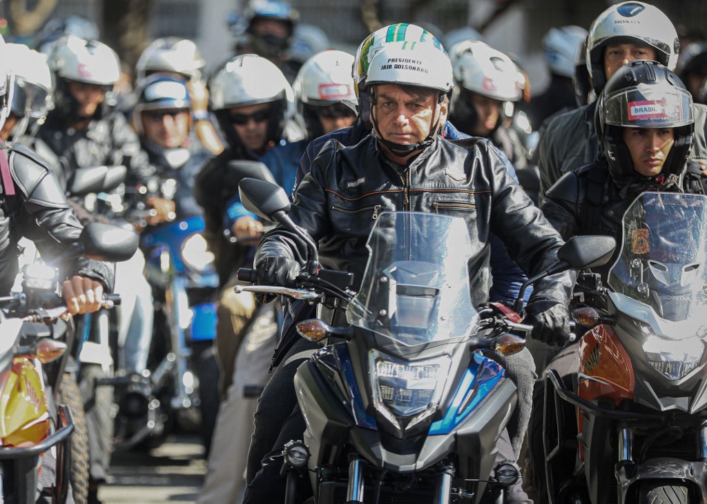 Jair Bolsonaro durante su rodada de motocicletas en Sao Paulo. (AFP)