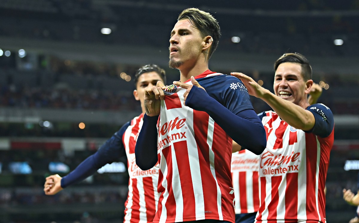 Chivas resucita y vence a Cruz Azul en el Estadio Azteca (Imago7)