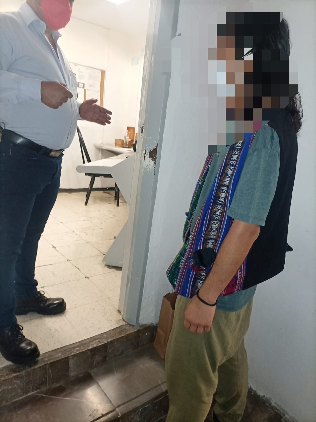 El hombre entregó el dinero al jefe de estación | Especial