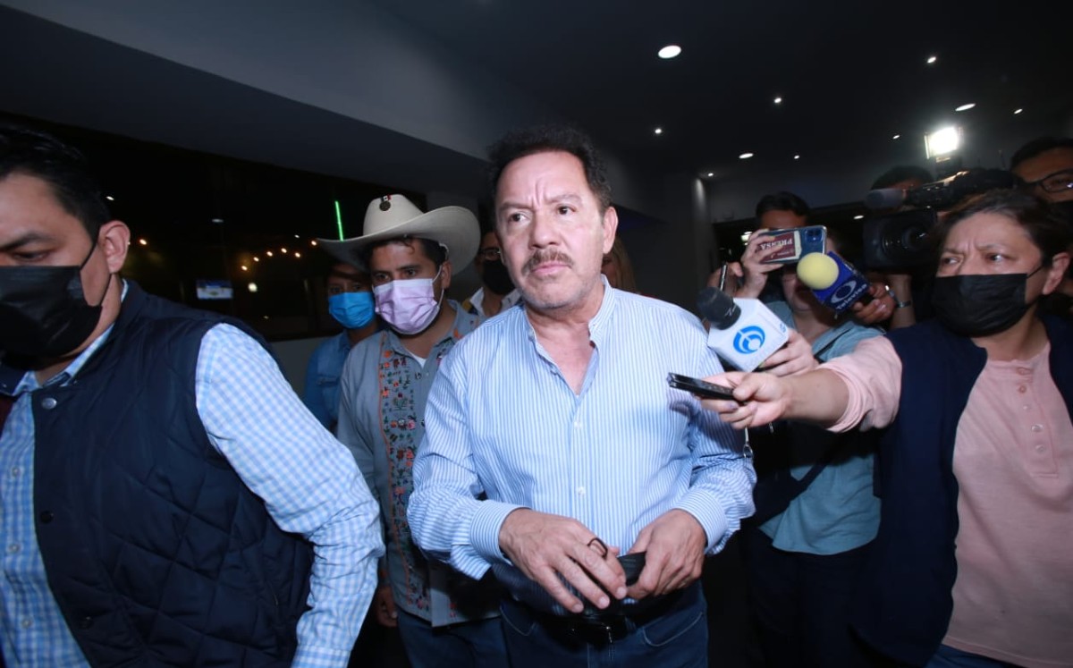 Los legisladores pernoctarán en este hotel, por la mañana se espera que aborden camiones y se trasladen a San Lázaro. | Juan Carlos Bautista