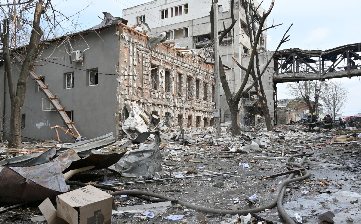 Dos personas murieron y otras 18 resultaron heridas por este ataque ruso, según las autoridades locales. | AFP