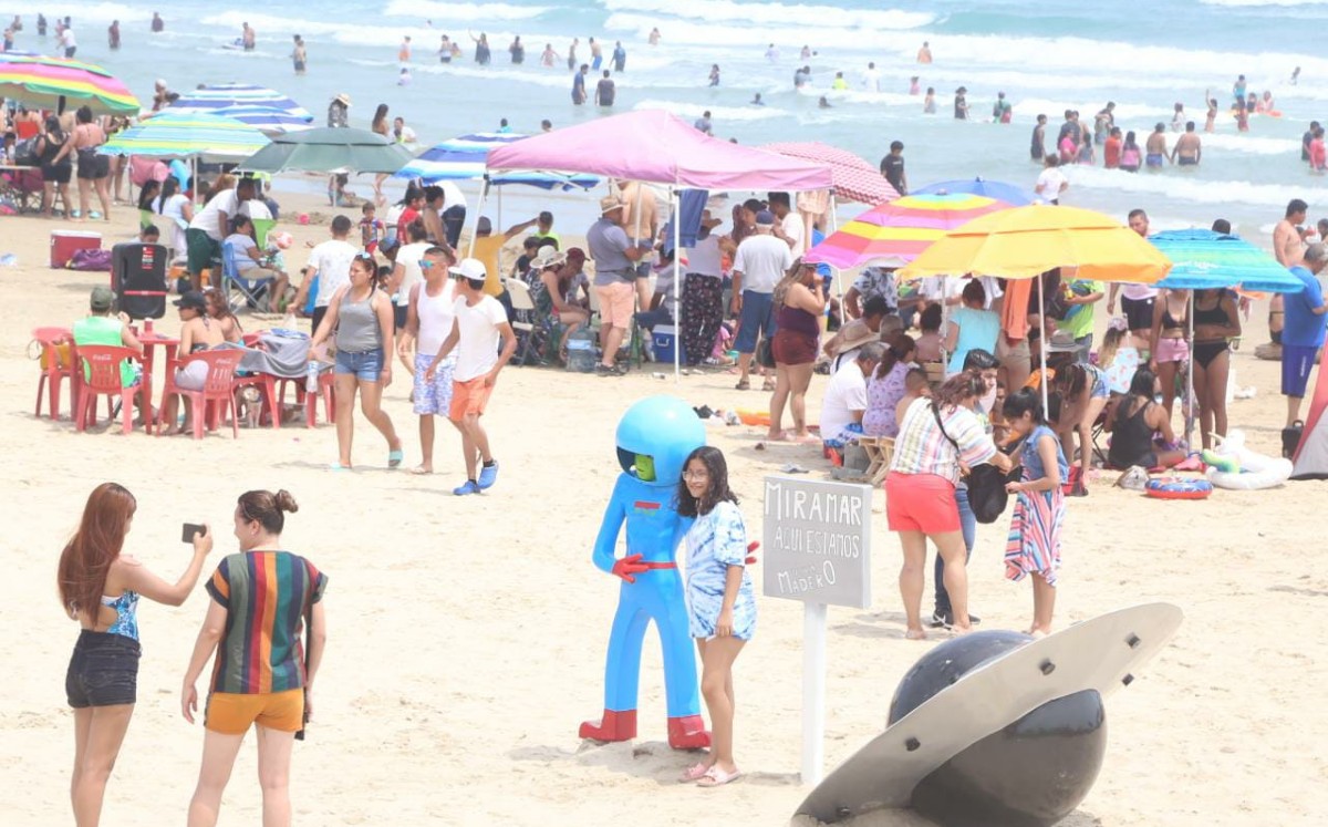 Playa Miramar. Afluencia en Sábado de Gloria de Semana Santa 2022