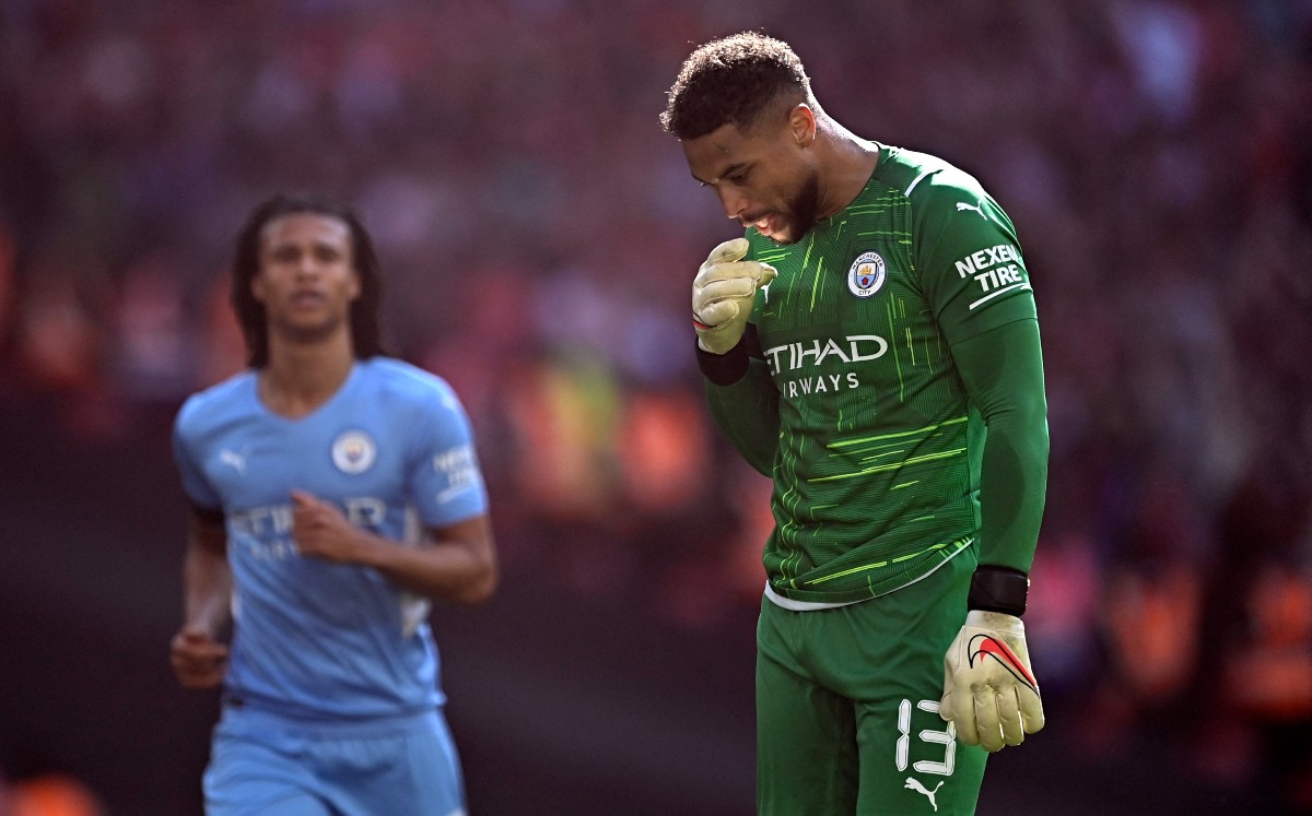 Zack Steffen comete terrible error en Manchester City vs Liverpool (Reuters)
