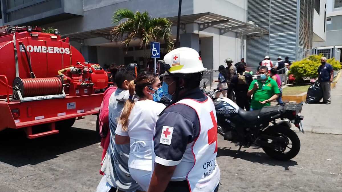 Se incendia Torre Pediátrica de la Secretaría de Salud, Veracruz | Especial