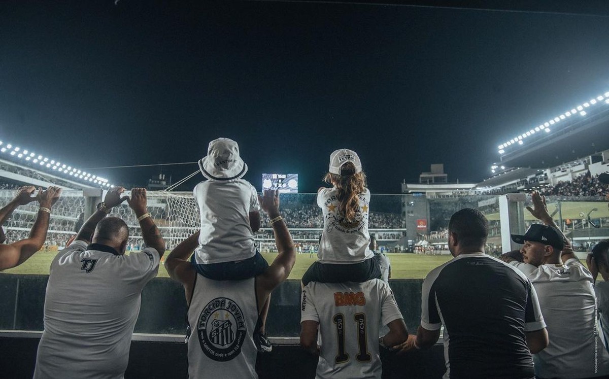 Pelea entre aficionados en Brasil deja al menos 16 personas detenidas (Twitter: @SantosFC)