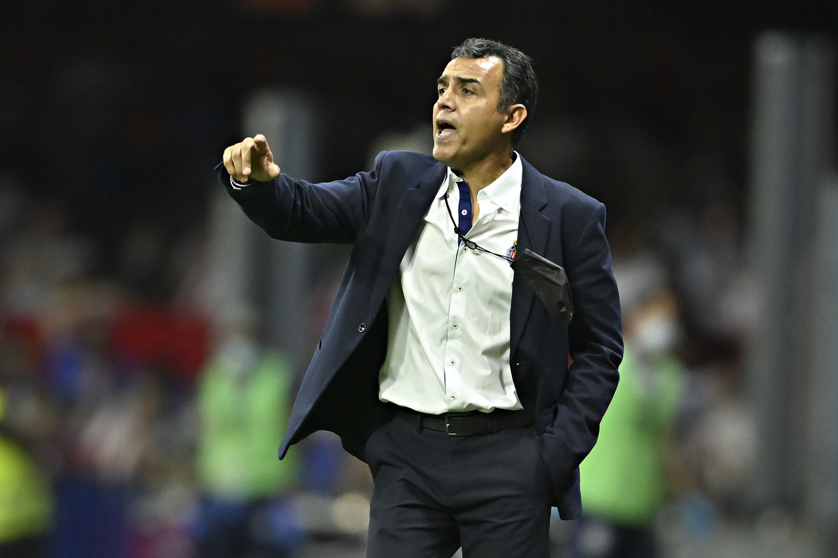 Ricardo Cadena, director técnico interino de Chivas (Imago7)