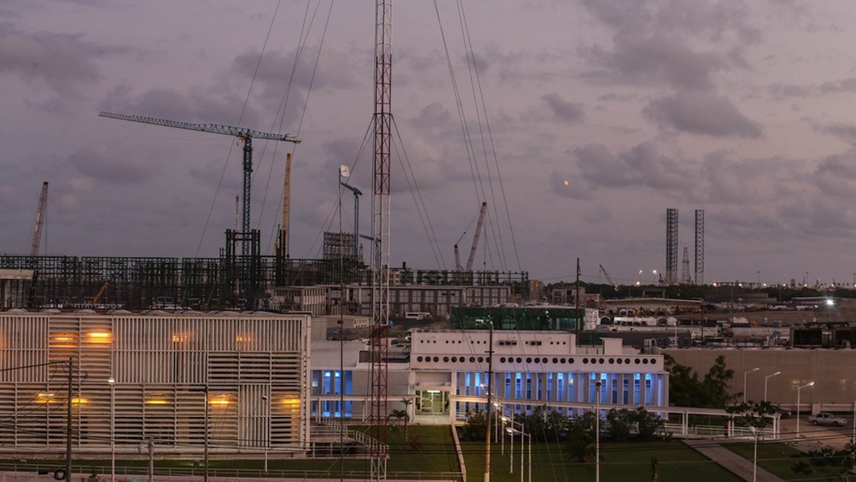 Continúa la descarga de módulos en la refinería de Dos Bocas