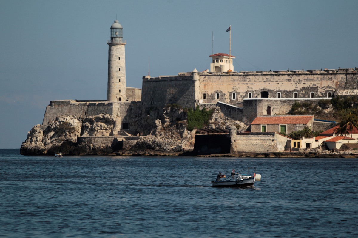 Cuba ha mantenido un uso del cubrebocas debido a la expansión de la pandemia de covid-19. (Reuters)