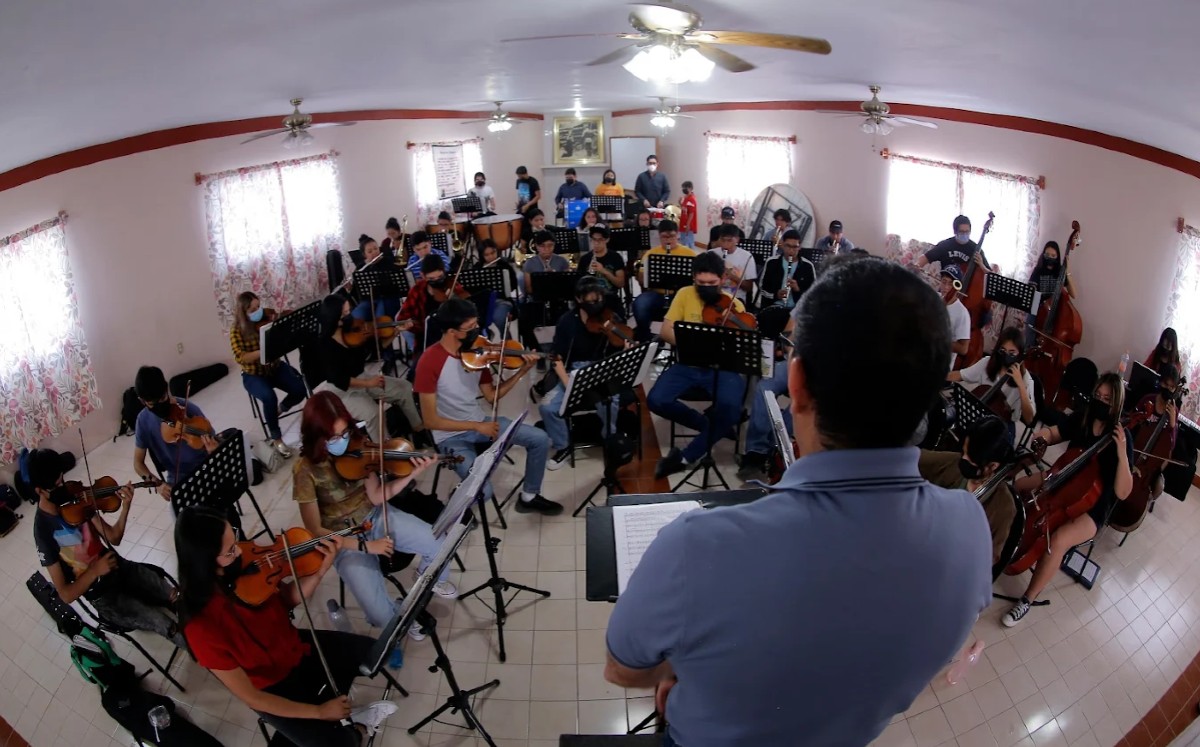 Ensayo de la Orquesta DIME. (Mauricio Román)