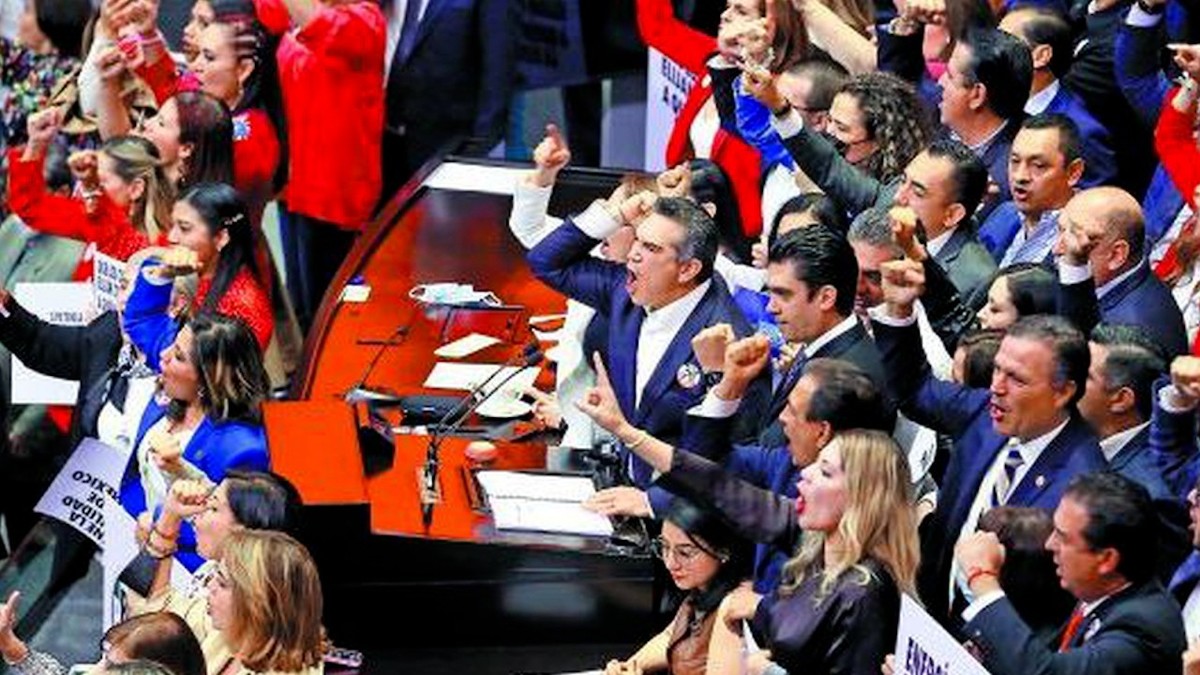 Envía AMLO la ley para asegurar litio ante revés eléctrico