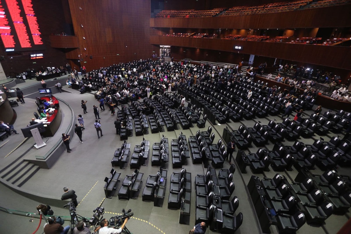 Los grupos parlamentarios de la coalición 'Va por México' se retiraron del salón de sesiones. (Jorge Carballo)