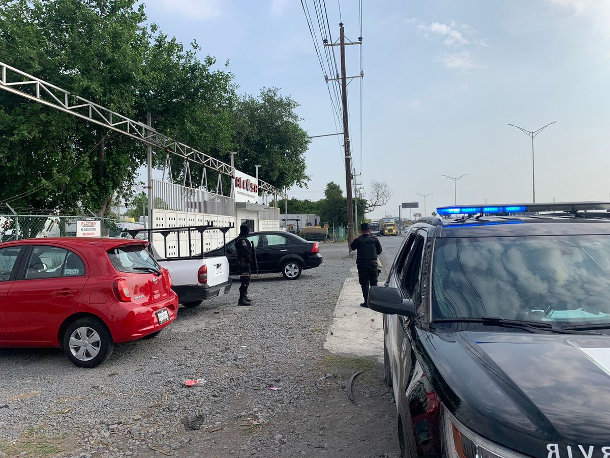 La Policía resguarda el inmueble de la carretera a Laredo. Foto: Pedro Delgado