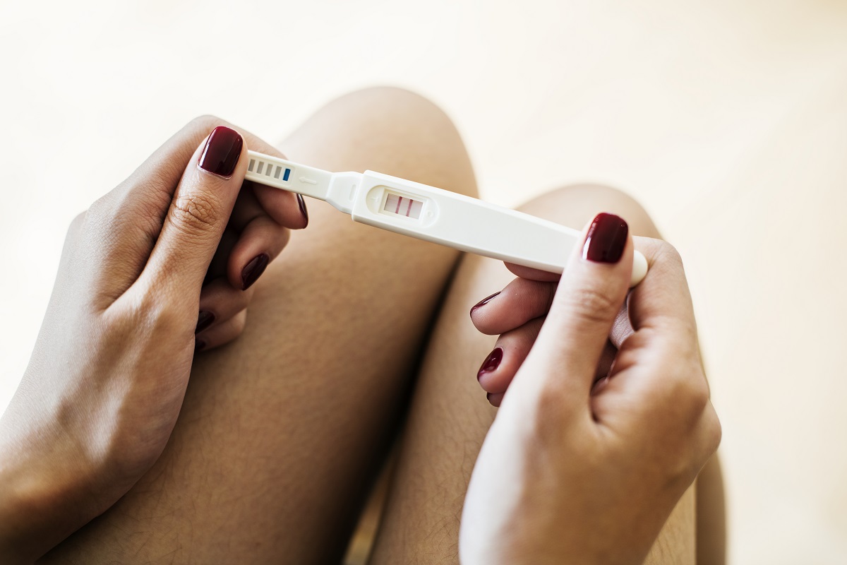 Las acciones de salud sexual del IMSS ha ayudado a que las cifras de embarazo adolescente disminuyan. (freepik.es)