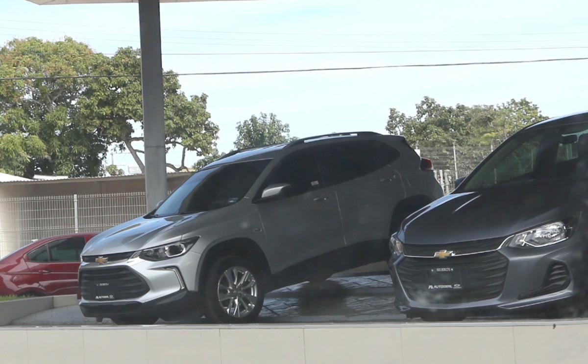 Agencias de autos en Tamaulipas buscan recuperar sus ventas. | Fotos: Yazmín Sánchez