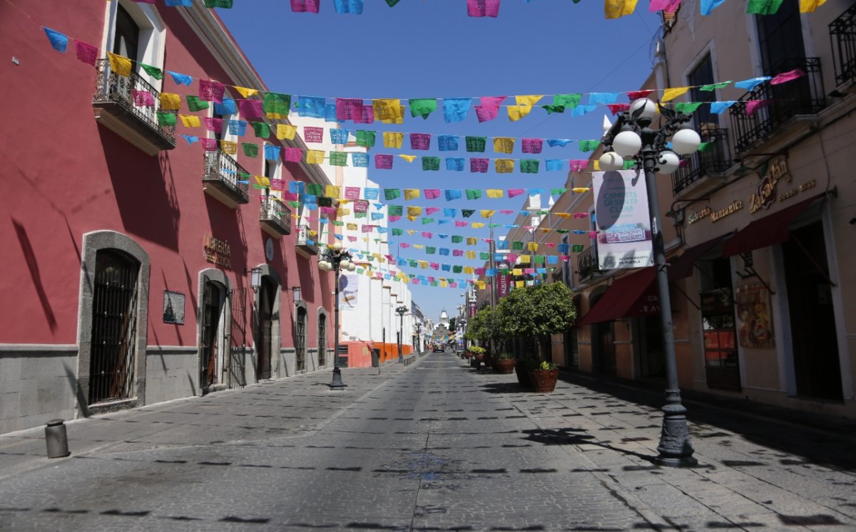 Aspectos de la calle de los dulces/6 Oriente en Puebla | Andrés Lobato