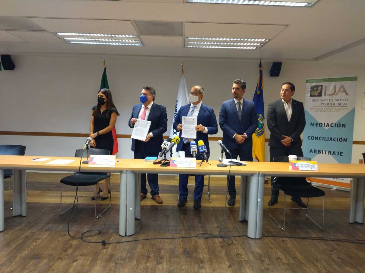 Firman convenio entre Coparmex y el Instituto de Justicia Alternativa (Diana Barajas)