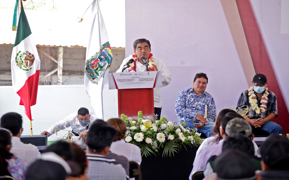 El gobernador Miguel Barbosa Huerta, entrega la rehabilitación de carreteras | Agencia Enfoque