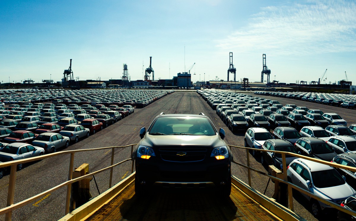 Movimiento de automóviles en el puerto de Altamira, Tamaulipas.