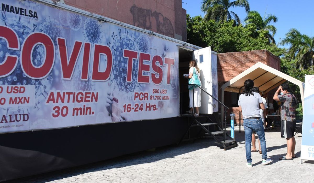 En playas de Cancún hay diversos módulos para detectar casos de covid-19. (Cuartoscuro)