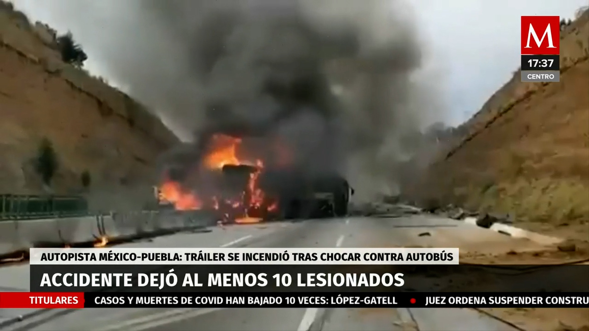 Tráiler y autobús chocan y se incendian en la México-Puebla