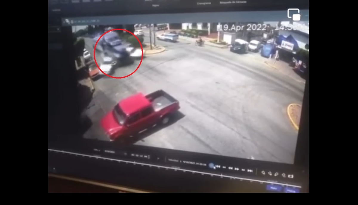 Varios vehículos fueron impactados por el tráiler. (Abraham Jiménez)