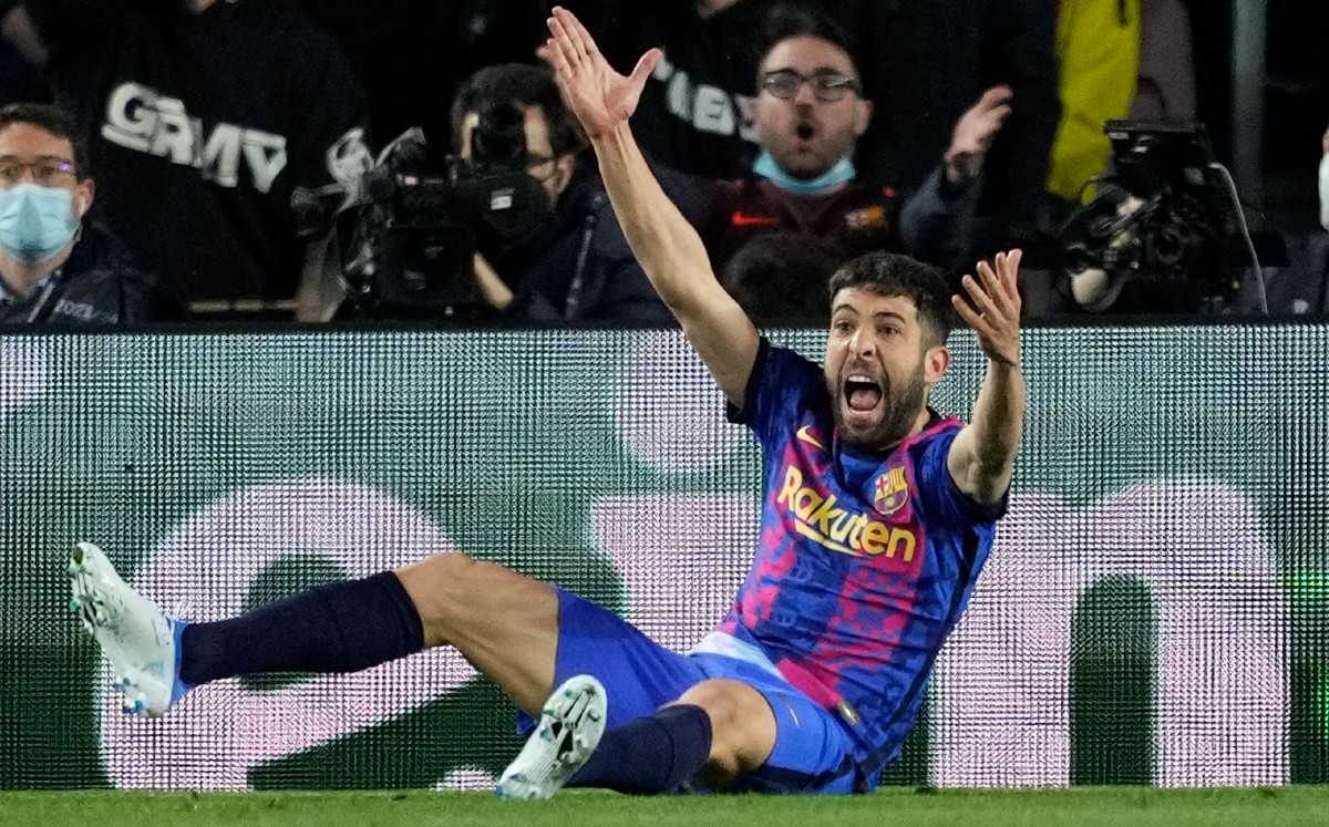 Jordi Alba humilló a árbitros (EFE)
