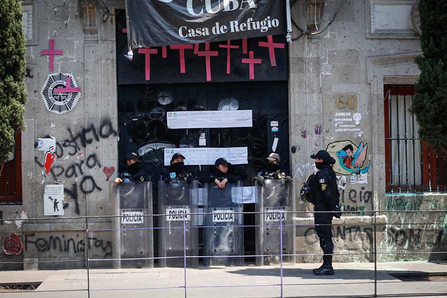 Desde septiembre de 2020, colectivos de mujeres tomaron las instalaciones en la calle de Cuba. |ARACELI LÓPEZ