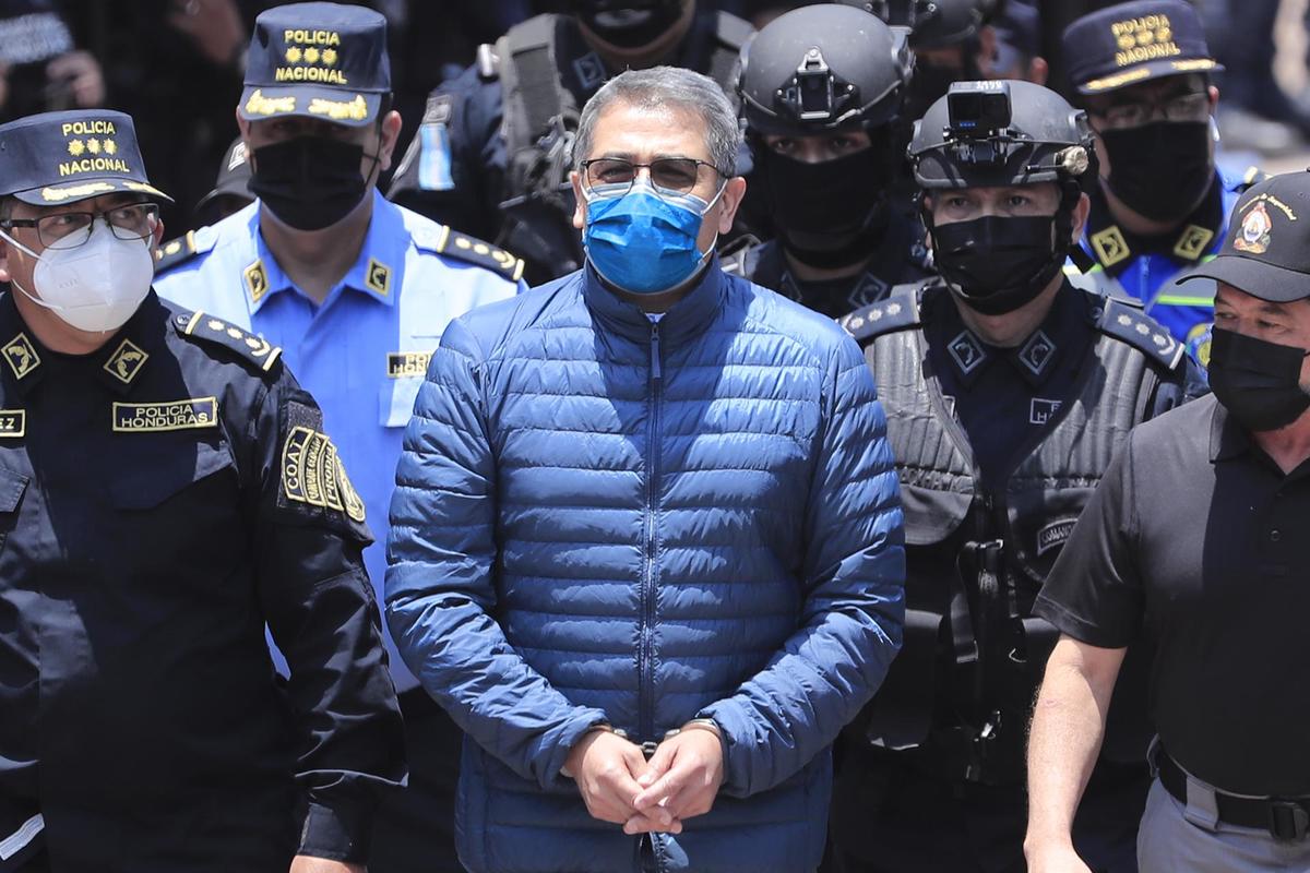 Juan Orlando Hernández fue trasladado a Tegucigalpa antes de su extradición. | EFE