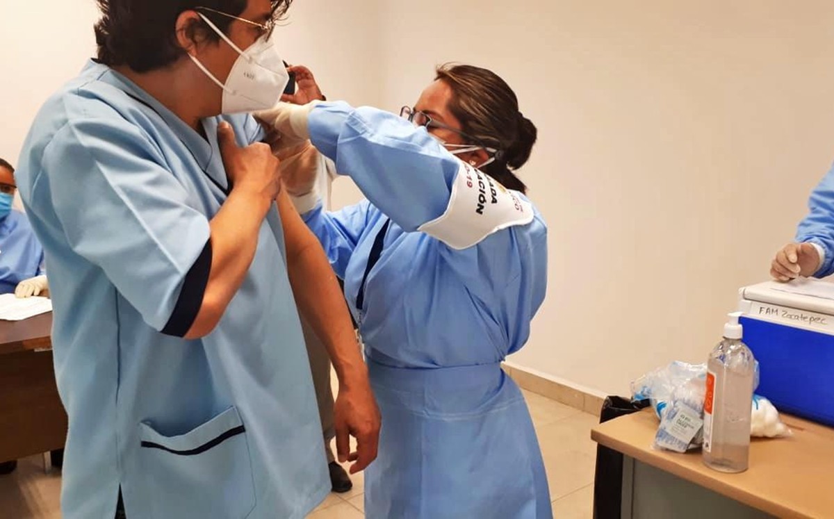 Recibirán refuerzo de vacunación trabajadores del IMSS en Tampico