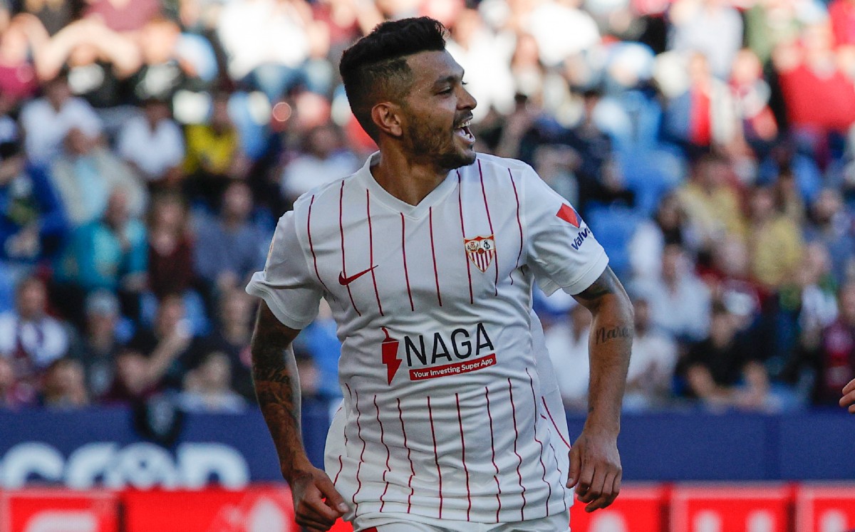 Tecatito anotó doblete con el Sevilla (EFE)