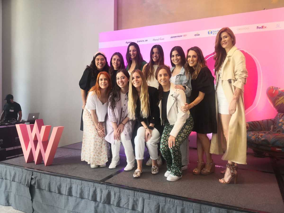 El equipo de expositoras y detrás del evento que celebra a las mujeres. Especial