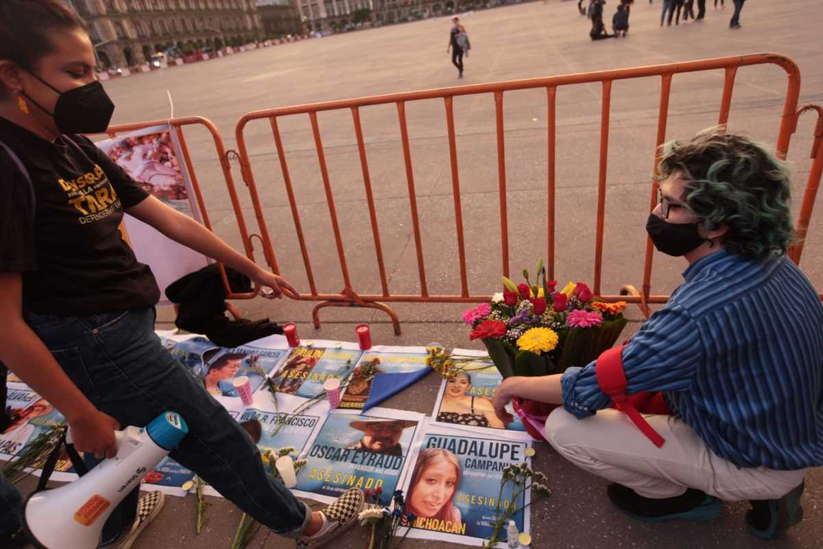 Jóvenes protestaron frente a Palacio Nacional. (Jesús Quintanar)