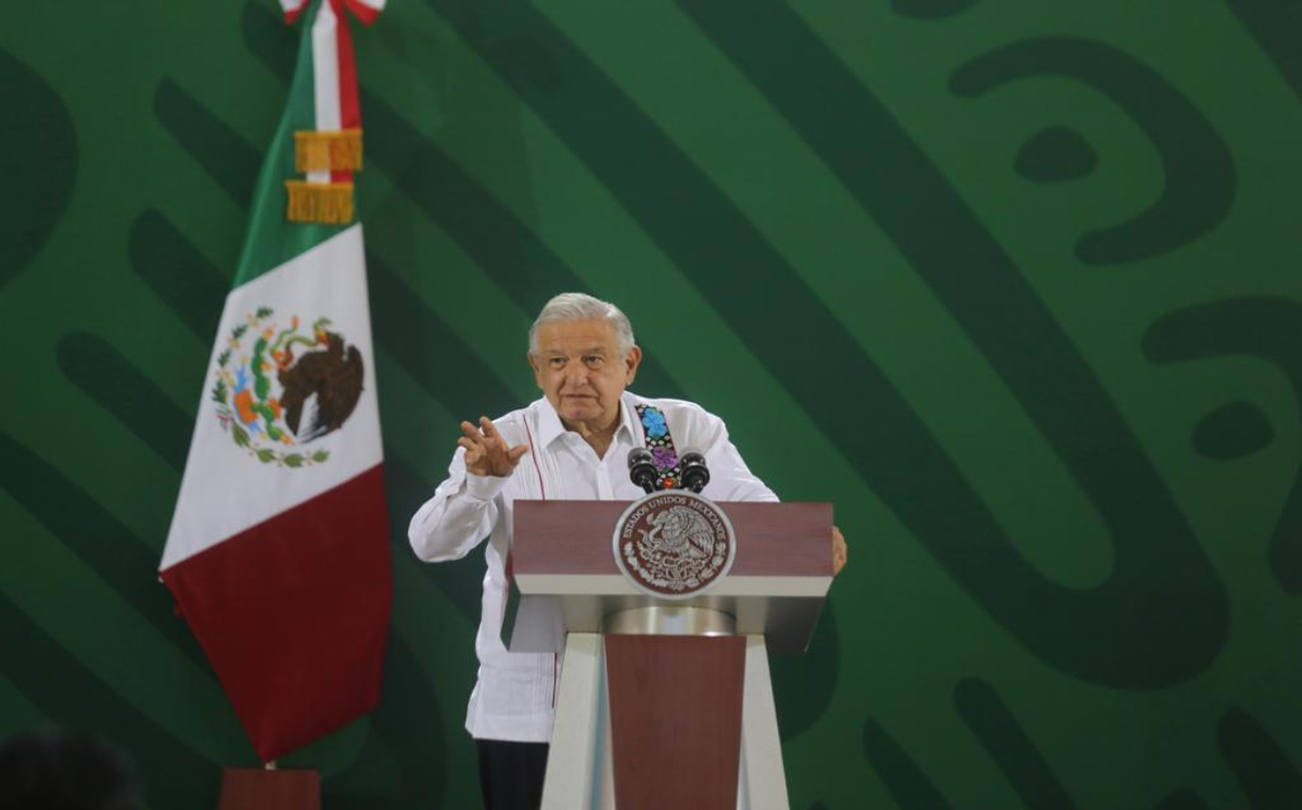 López Obrador durante la conferencia en el puerto de Veracruz | Jorge Carballo