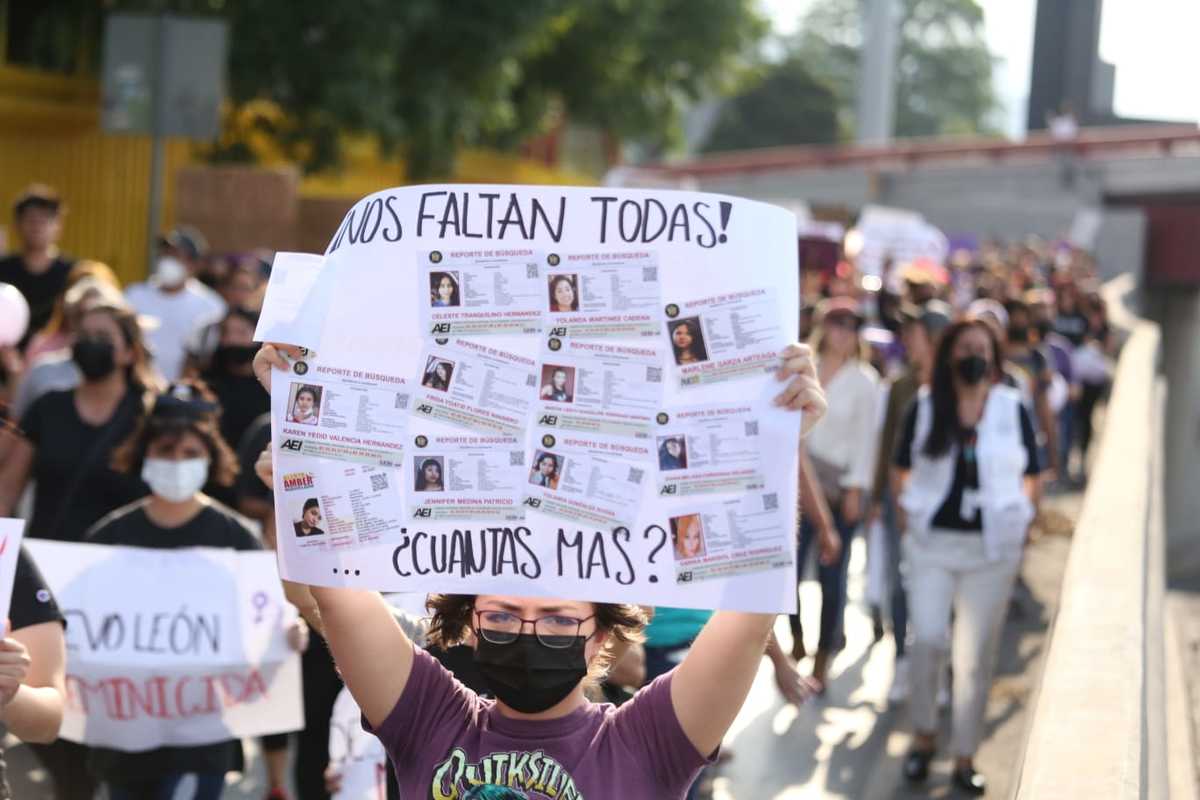 Durante la marcha, se guardó un minuto de silencio. Foto: Jorge López