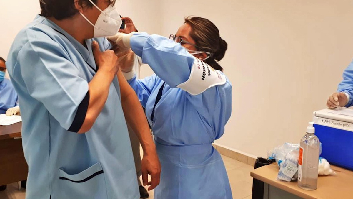 Trabajadores de la salud recibirán nuevo refuerzo
