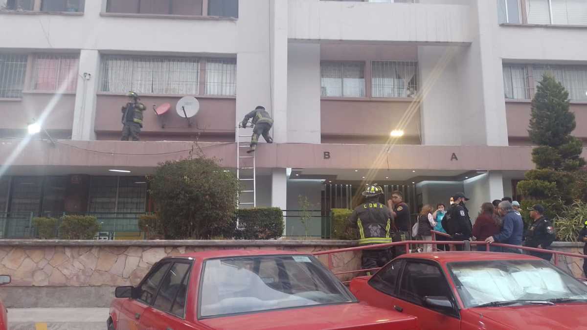 Labores por fuga de gas en Unidad Habtiacional Tlatelolco. (Twitter @SGIRPC)