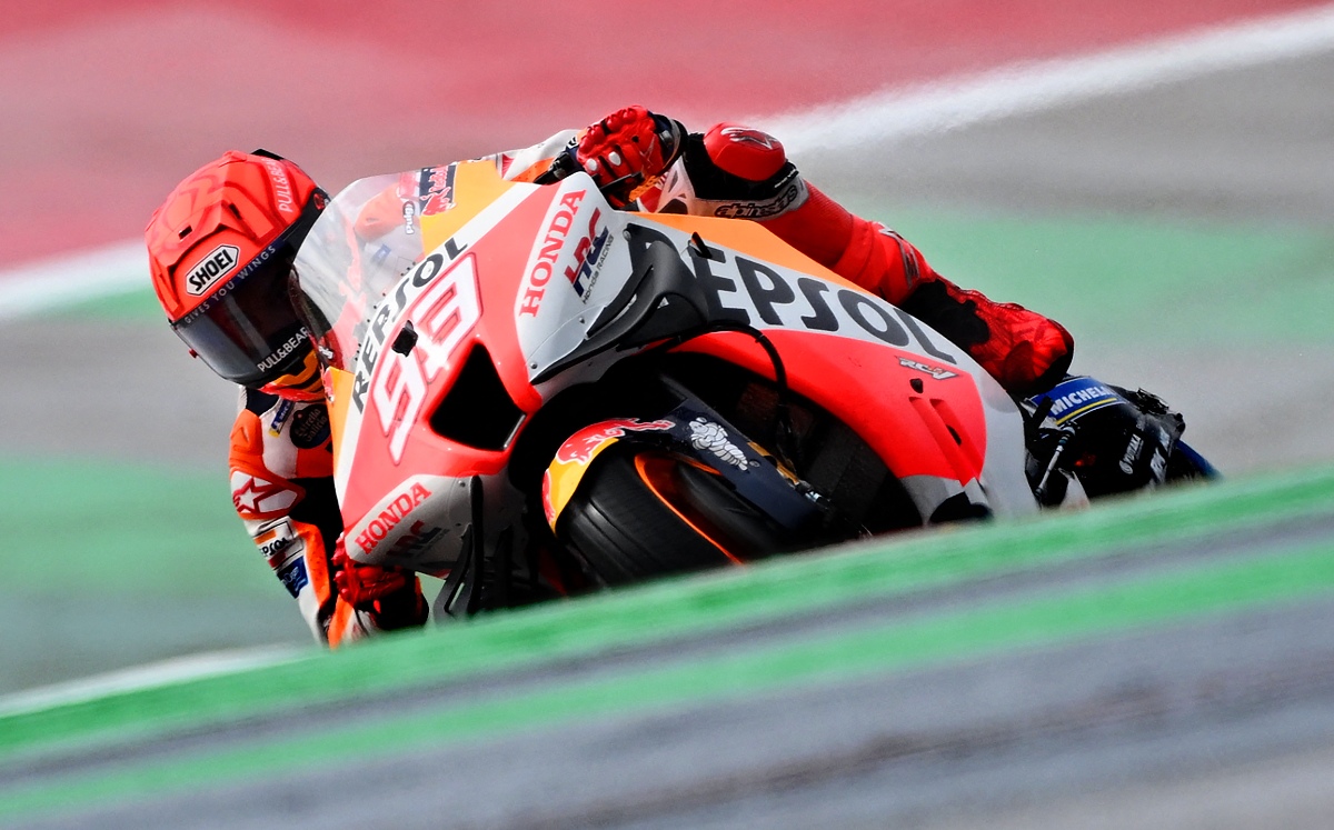 Marc Márquez se golpea la cabeza tras caída en prácticas de Portugal (AFP)