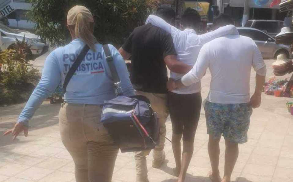 Atienden a menor de edad que sufrió convulsión en Acapulco